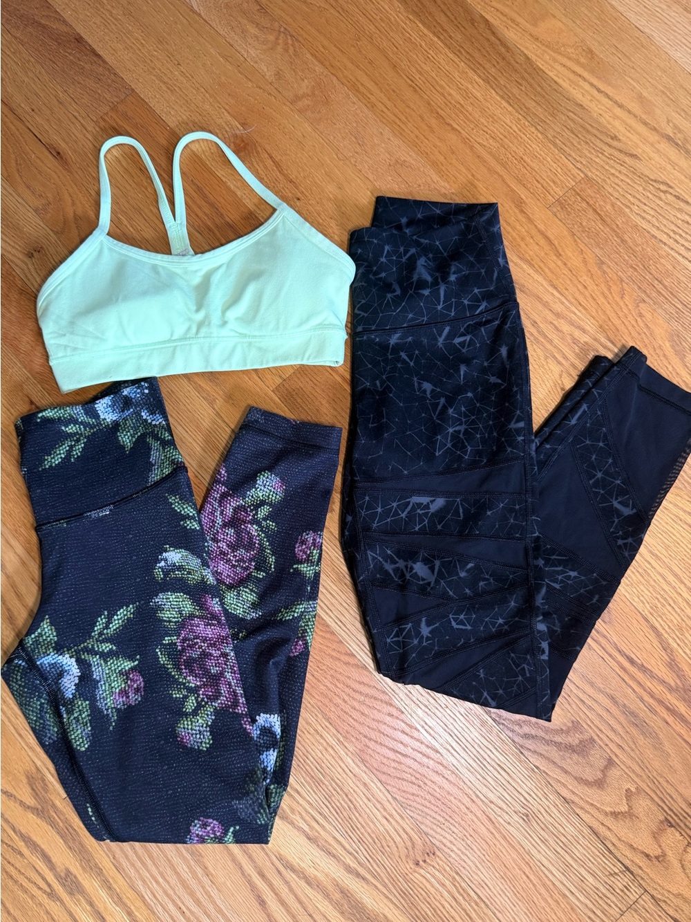lululemon athletica Lime Flo Y Bra with Black Floral and Geo cutout Leggings